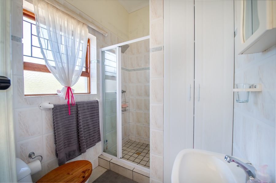 6 Bedroom Property for Sale in Cola Beach Western Cape